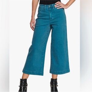 O A T New York Womens High Rise Clean Wide Leg Crop Pants, Med wash, Size 28/6.